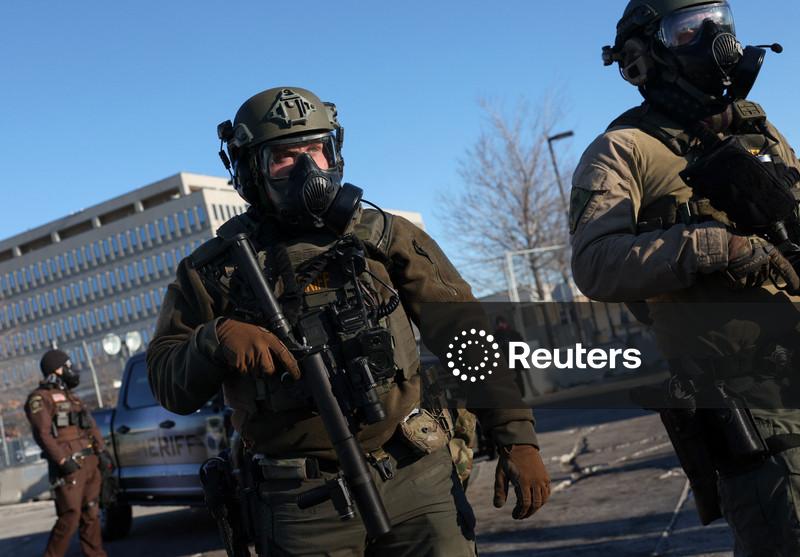 Secretária de Segurança Interna diz que agentes terão câmeras corporais em Minneapolis