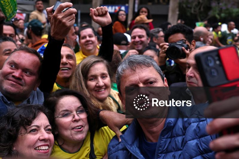 Tarcísio reitera apoio a Flávio para Presidência e diz que seu projeto é reeleição em SP