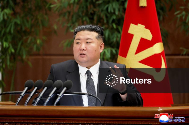 Kim, da Coreia do Norte, demite vice-premiê e inspeciona fábrica de máquinas antes de congresso do partido