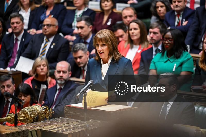 Ministra das Finanças do Reino Unido rebate críticas de que aumentou impostos para financiar programas sociais