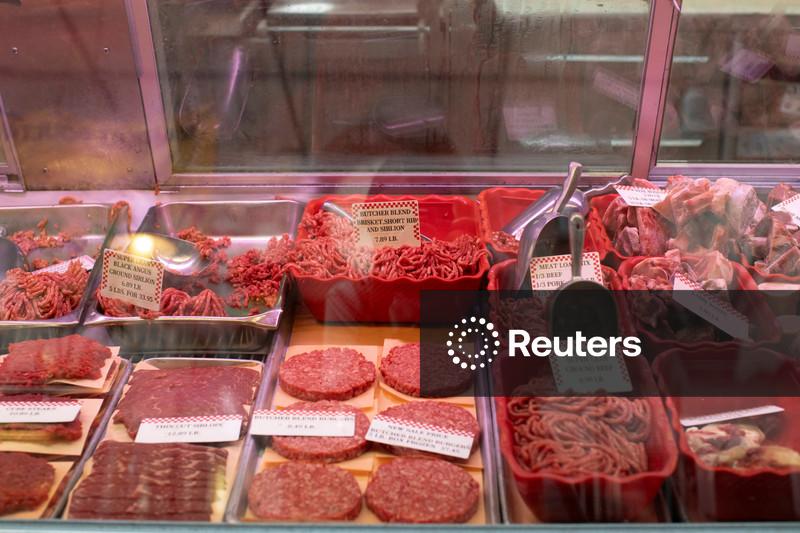 Trump reduz tarifas sobre carne bovina, café e outros alimentos conforme aumentam preocupações com inflação