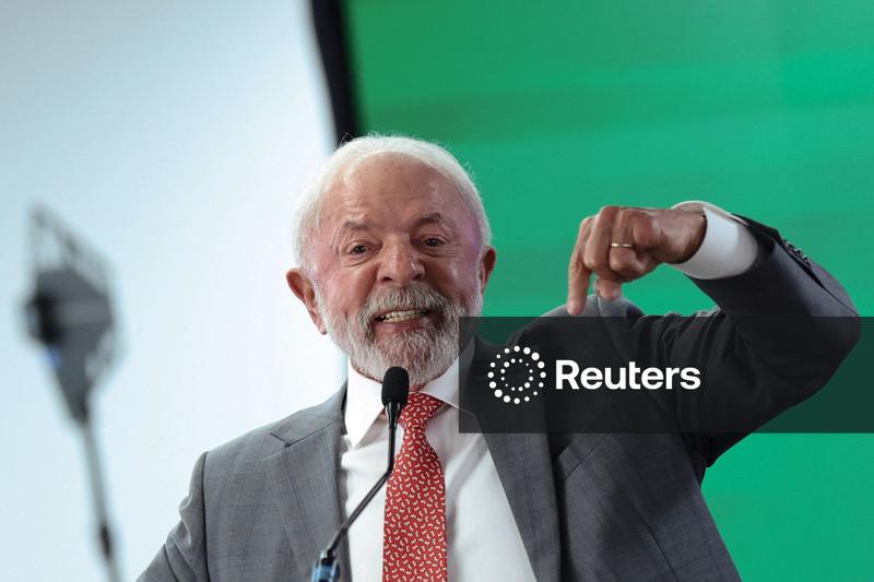 Lula lidera todos cenários eleitorais, Flávio e Tarcísio têm desempenho idêntico em 2º turno, diz Atlas