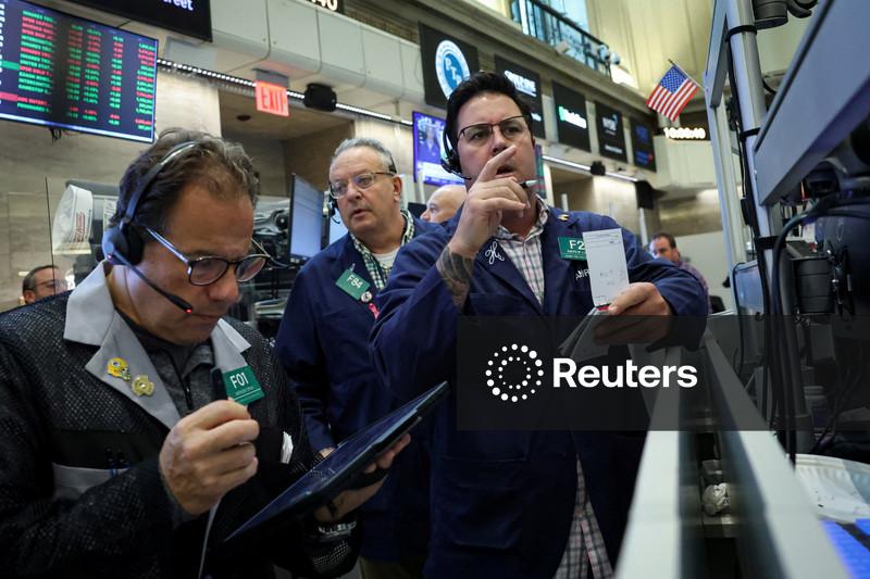 Futuros de Wall Street operam estáveis com investidores aguardando dados após reabertura federal