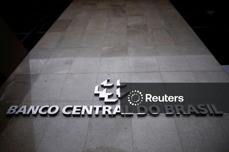 Atividade econômica tem queda inesperada de 0,2% em outubro, mostra BC