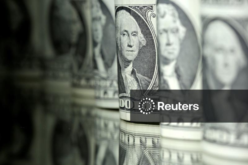 Dólar oscila perto da estabilidade com mercado à espera de Fed e Nvidia