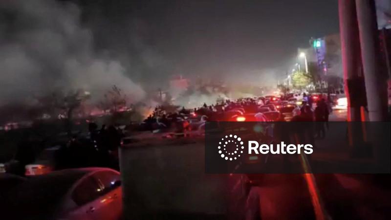 Irã diz que comunicações estão abertas com EUA; Trump avalia resposta à repressão a protestos