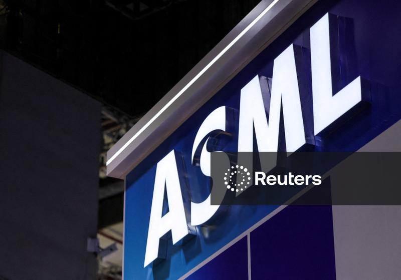 ASML supera expectativas em  pedidos com  IA impulsionando  demanda por  chips