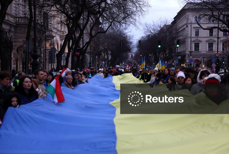 Hungria promete bloquear sanções da UE contra Rússia na véspera do aniversário da guerra na Ucrânia