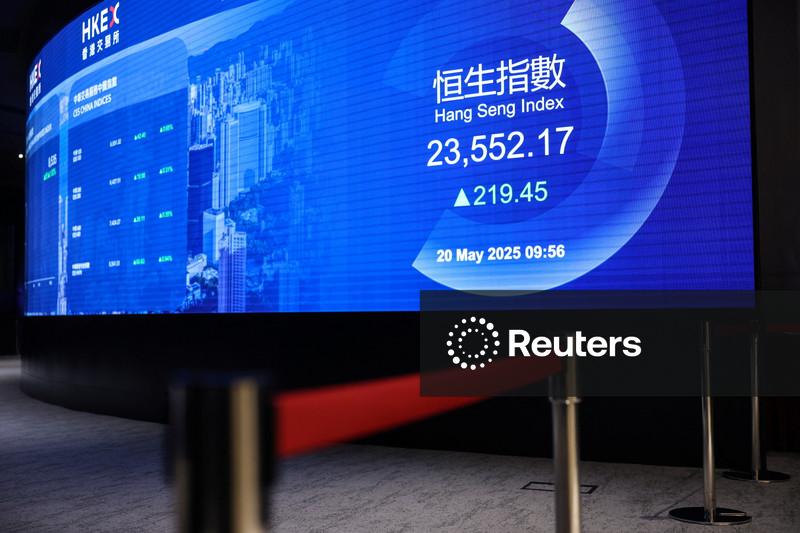 Ações de Hong Kong encerram em alta de mais de um mês; ações da China continental caem