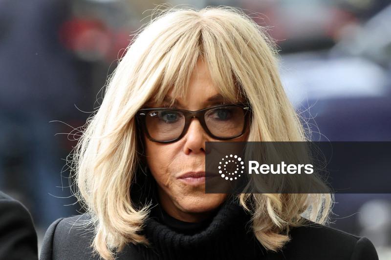 Dez pessoas são condenadas na França por assédio cibernético contra primeira-dama