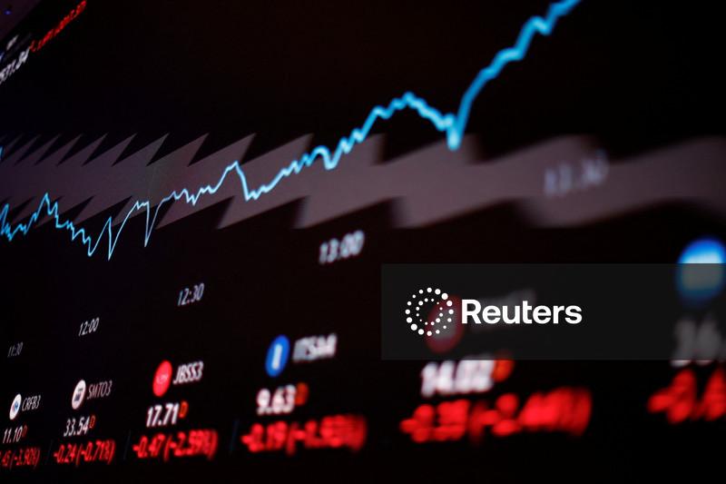 Ibovespa testa 158 mil pontos pela 1ª vez em meio a balanços, ata do Copom e IPCA
