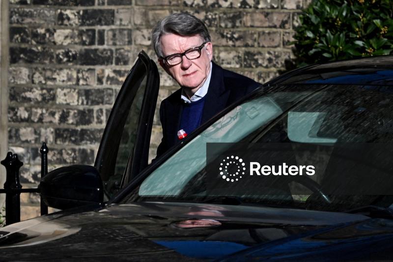 Ex-embaixador britânico Mandelson é preso após revelações relacionadas a Epstein