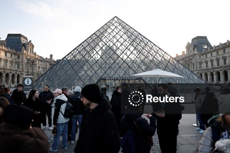 Museu do Louvre fecha as portas na França devido a greve de funcionários