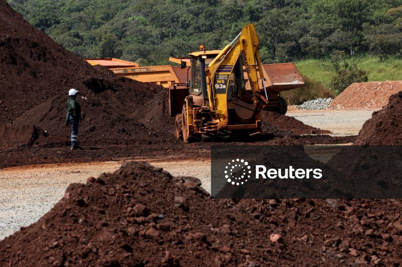 Minério de ferro se recupera com expectativa de reabastecimento de siderúrgicas no feriado