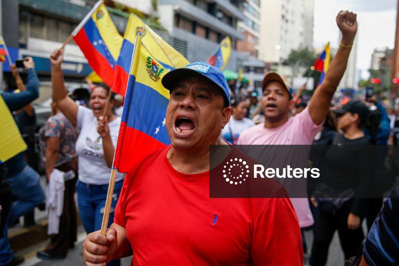 Venezuela ordena que polícia encontre e prenda qualquer pessoa envolvida em apoio a ataque dos EUA, diz decreto