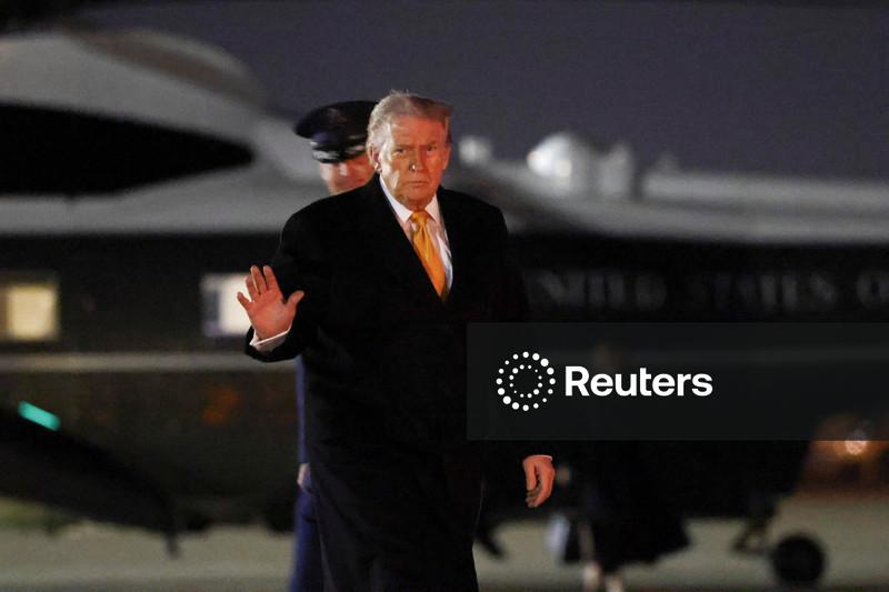 Trump busca investigar laços de Epstein com Bill Clinton e outros democratas