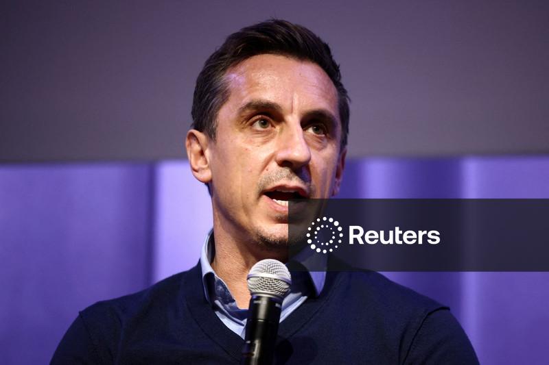 Neville diz que Manchester United deve parar com experiências com técnicos após saída de Amorim