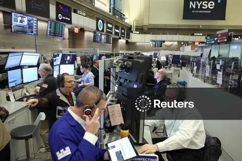 Wall St sobe após relatório de empregos fraco