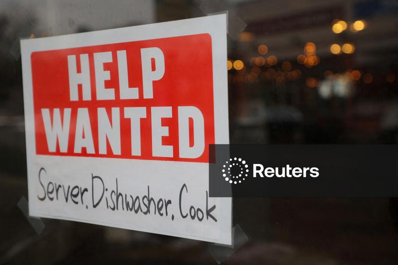 Setor privado dos EUA tem fechamento inesperado de vagas em novembro, segundo ADP