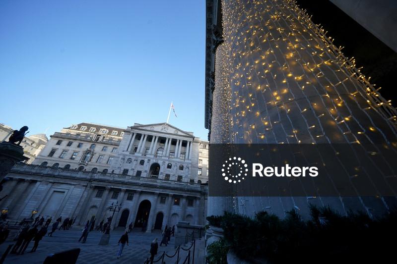 Banco da Inglaterra reduz juros após votação apertada, mas sinaliza cautela sobre novos cortes