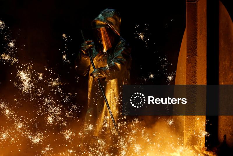 Atividade industrial da zona do euro contrai em janeiro mas produção se recupera, segundo PMI