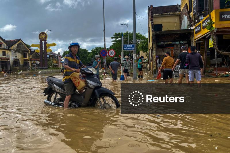 Enchentes atingem o Vietnã, causam mortes e afetam colheita de café