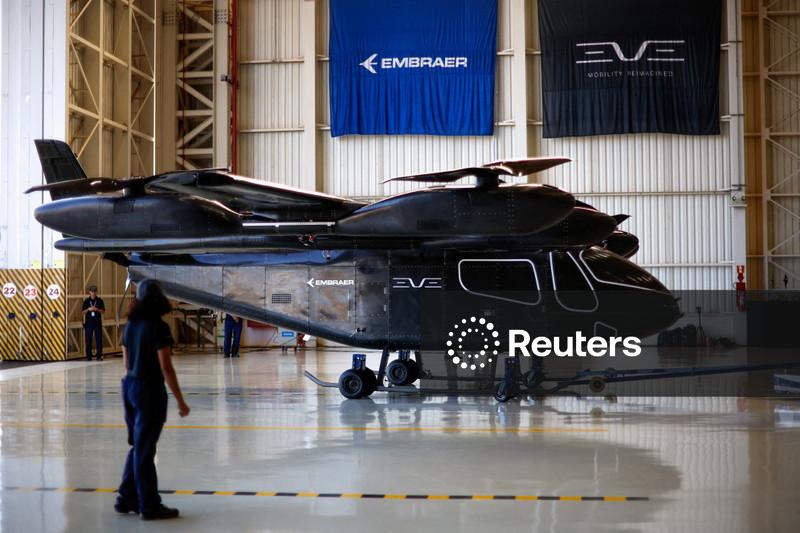 Eve, da Embraer, realiza primeiro voo do protótipo de "carro voador"