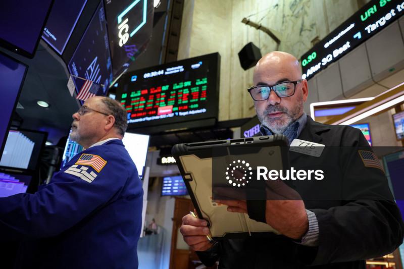 Índices de Wall Street terminam em baixa após forte reversão; tecnologia lidera recuo