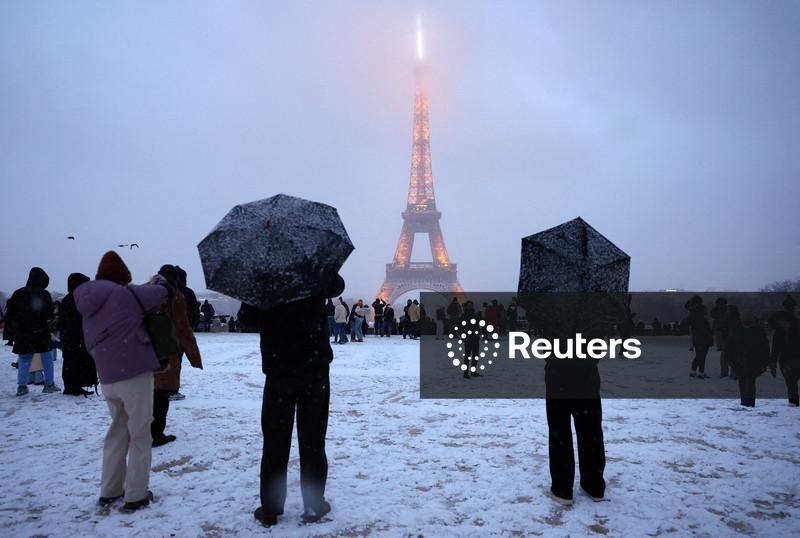 Europa deve sofrer com mais caos nas viagens conforme onda de frio traz mais neve
