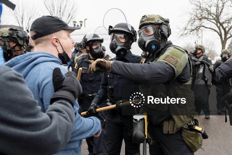 Trump vai retirar 700 agentes de imigração em Minnesota, 2 mil permanecem