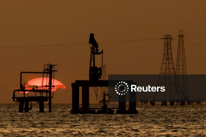 Petróleo sobe 1% com tensão no Oriente Médio