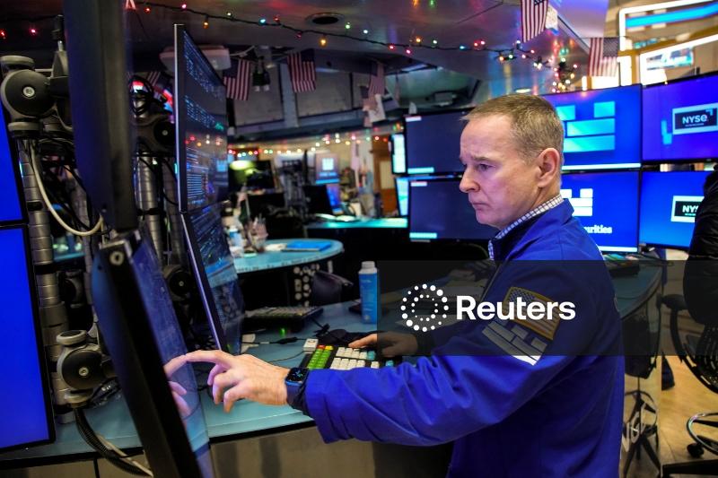 Índices de Wall Street sobem conforme dados mantêm apostas de corte de juros do Fed elevadas