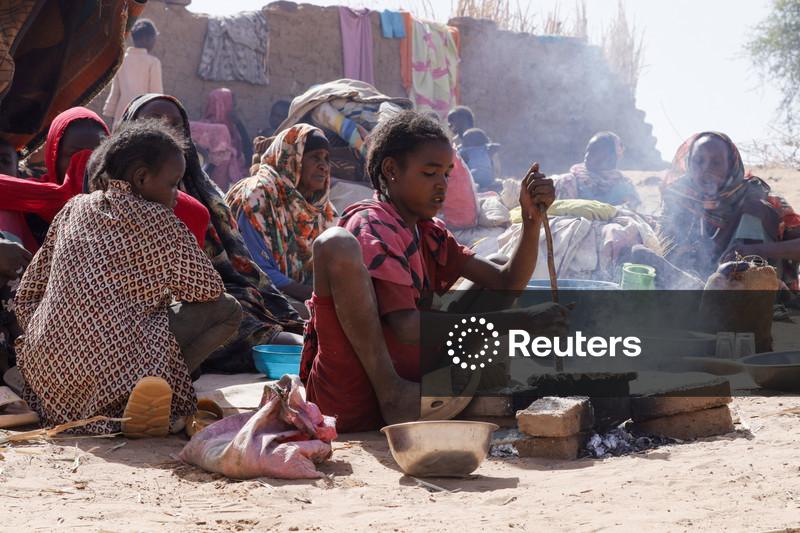 Desnutrição atinge níveis de fome em mais duas áreas do Darfur do Norte, no Sudão, diz observatório