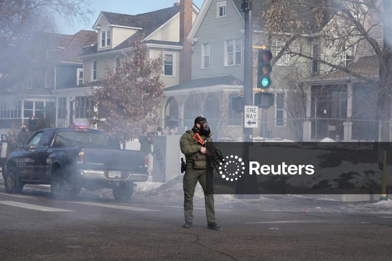 Minnesota processa governo Trump para barrar aumento de agentes federais de imigração