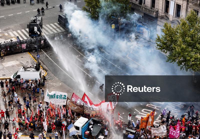Greve paralisa embarques agrícolas da Argentina