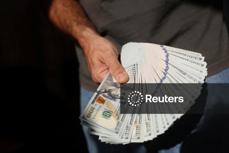 Dólar fecha estável com comentários de Galípolo e cenário político no foco