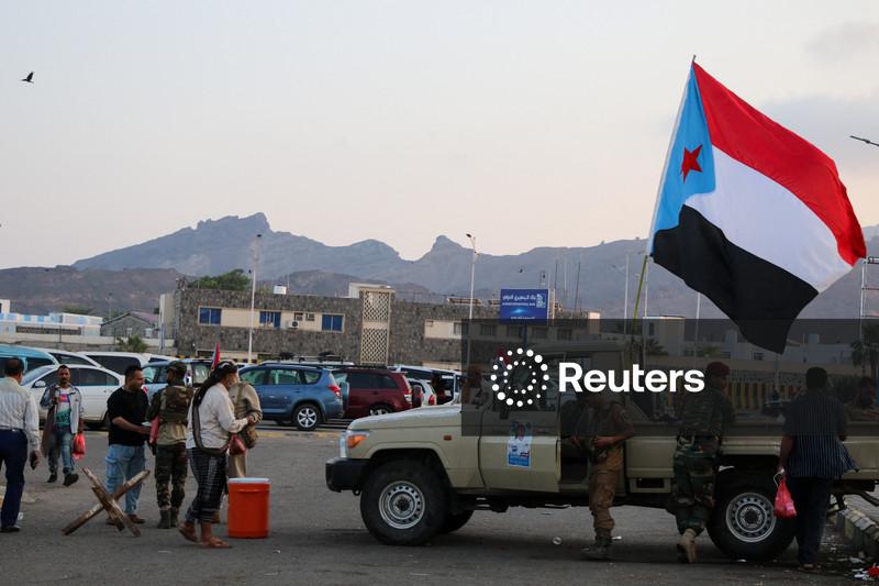 Governo do Iêmen apoiado pela Arábia Saudita faz operação contra separatistas apoiados pelos Emirados Árabes Unidos