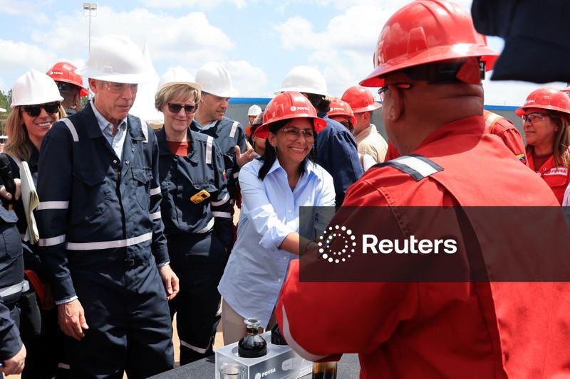 EUA permitem que petrolíferas retomem operações na Venezuela e aprovam novos investimentos em energia