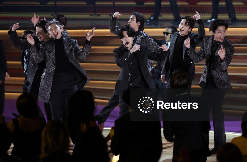 Fãs do BTS disputam ingressos para primeira turnê dos astros do K-pop desde serviço militar