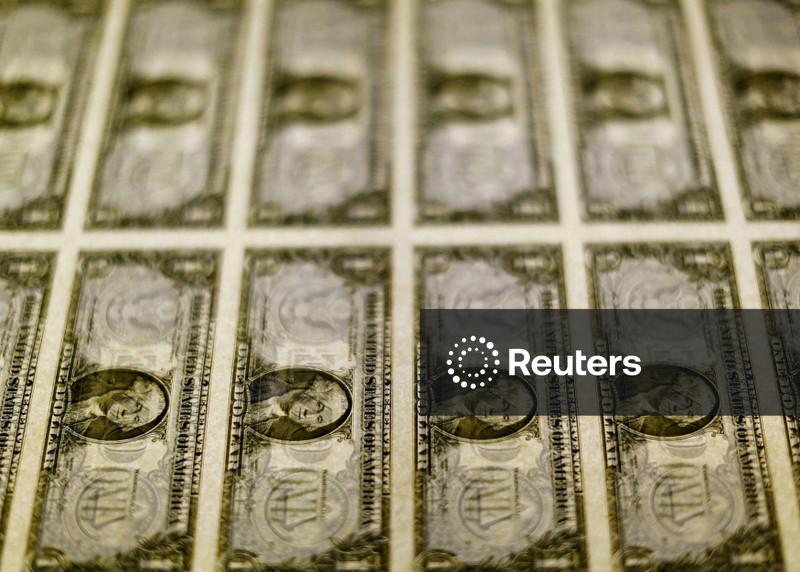 Dólar tem leve alta com IBC-Br e exterior no foco