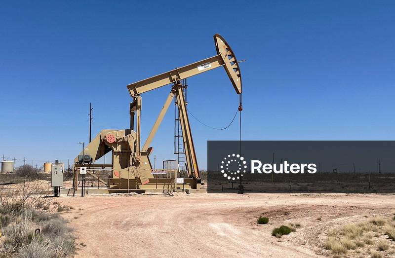 Petróleo cai mais de 1% após declarações de Trump sobre Venezuela