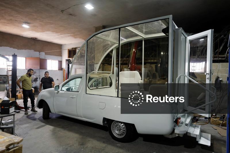 Papamóvel de Francisco é transformado em clínica móvel para crianças de Gaza