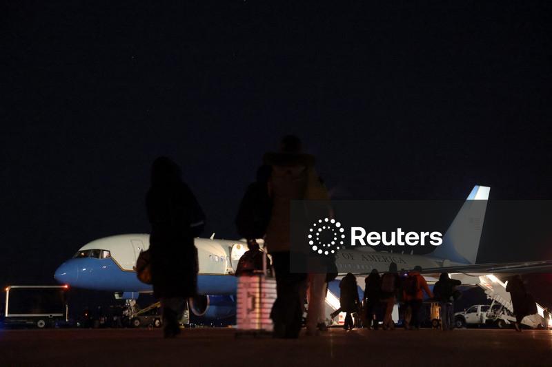 Avião de Trump aterrissa em segurança após "pequeno problema elétrico" e viagem a Davos continua