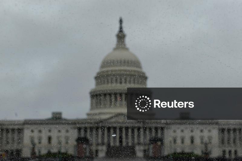 Trump e democratas tentam evitar paralisação após projeto de financiamento ser rejeitado no Senado