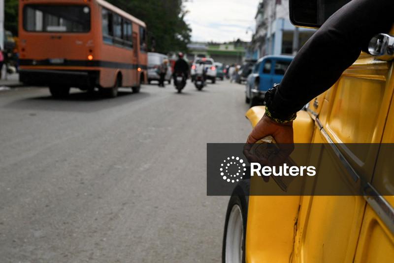 Cubanos se preparam para mais dificuldades conforme pressão dos EUA sobre Venezuela estrangula fornecimento de petróleo