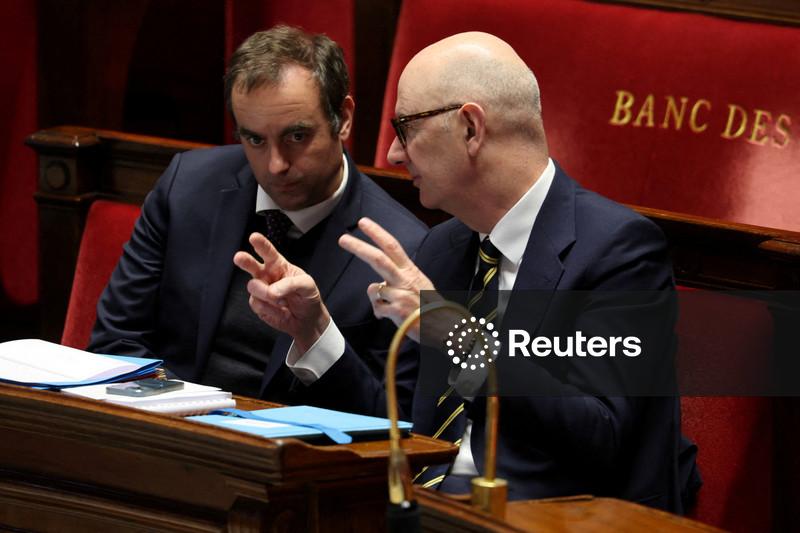 França se aproxima de acordo orçamentário com socialistas saudando concessões