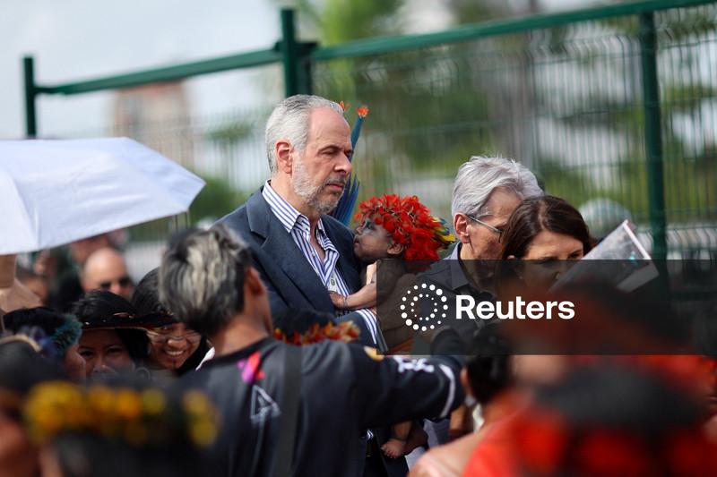 Cúpula debate combustíveis fósseis e acordo final enquanto indígenas lutam pela floresta