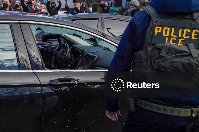 EXCLUSIVO-Agentes do ICE em Minnesota receberam ordens para não interagir com "agitadores" em novas diretrizes