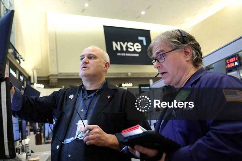 Ações abrem em baixa sob peso da Intel