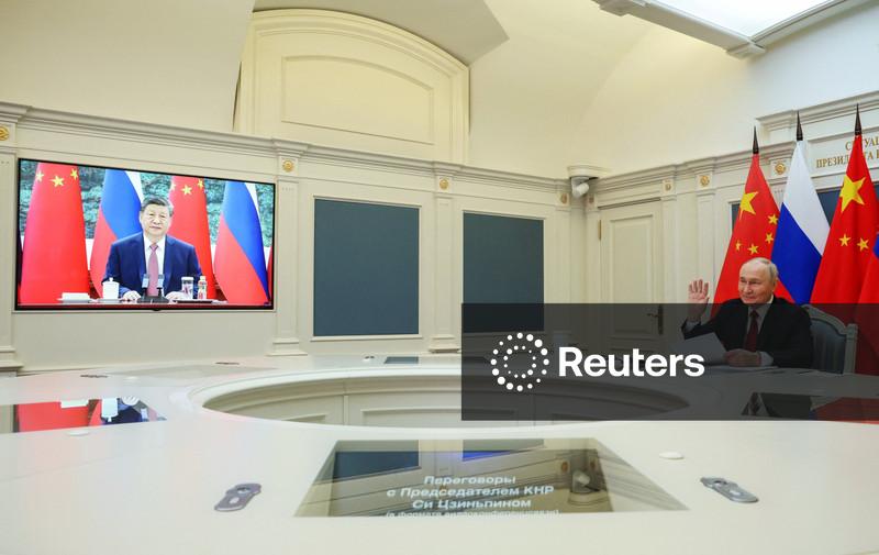 Putin aceitou convite de Xi para visitar China no primeiro semestre deste ano, diz Kremlin